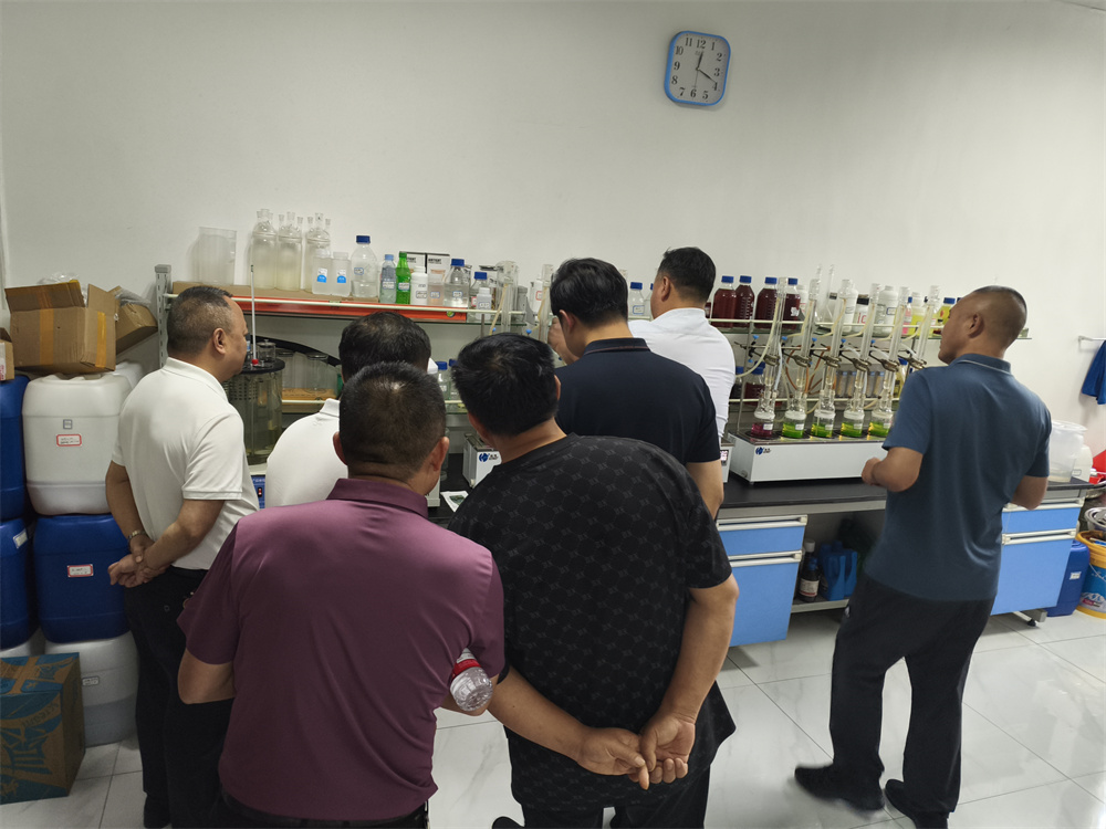 资中县银山镇党委一行考察锐博精益冷却液工厂 洽谈多领域合作