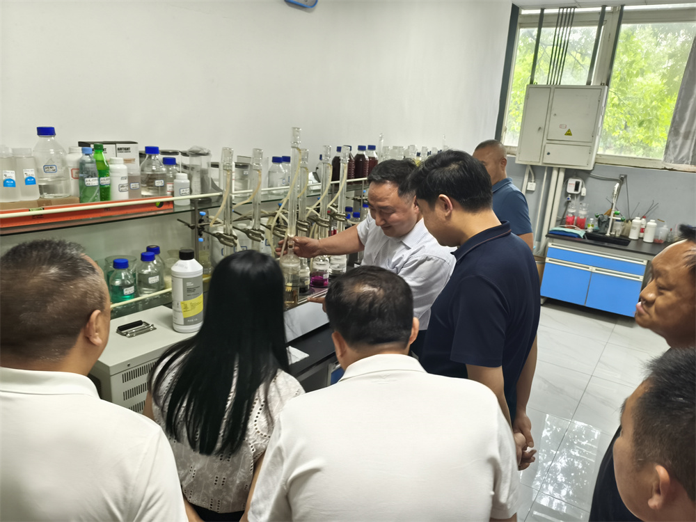 资中县银山镇党委一行考察锐博精益冷却液工厂 洽谈多领域合作